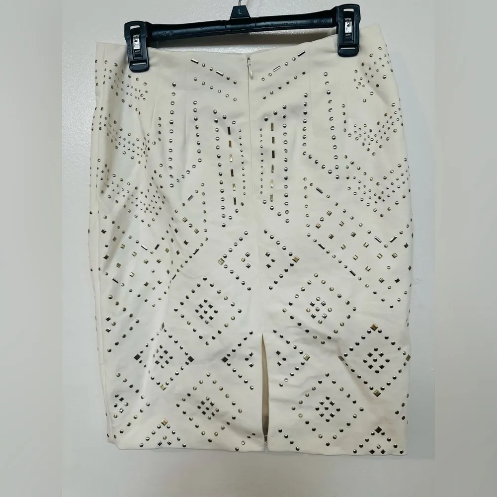 White House Black Market Pencil Skirt Embroidered Studded Lined Ivory Size 4 - Image 4