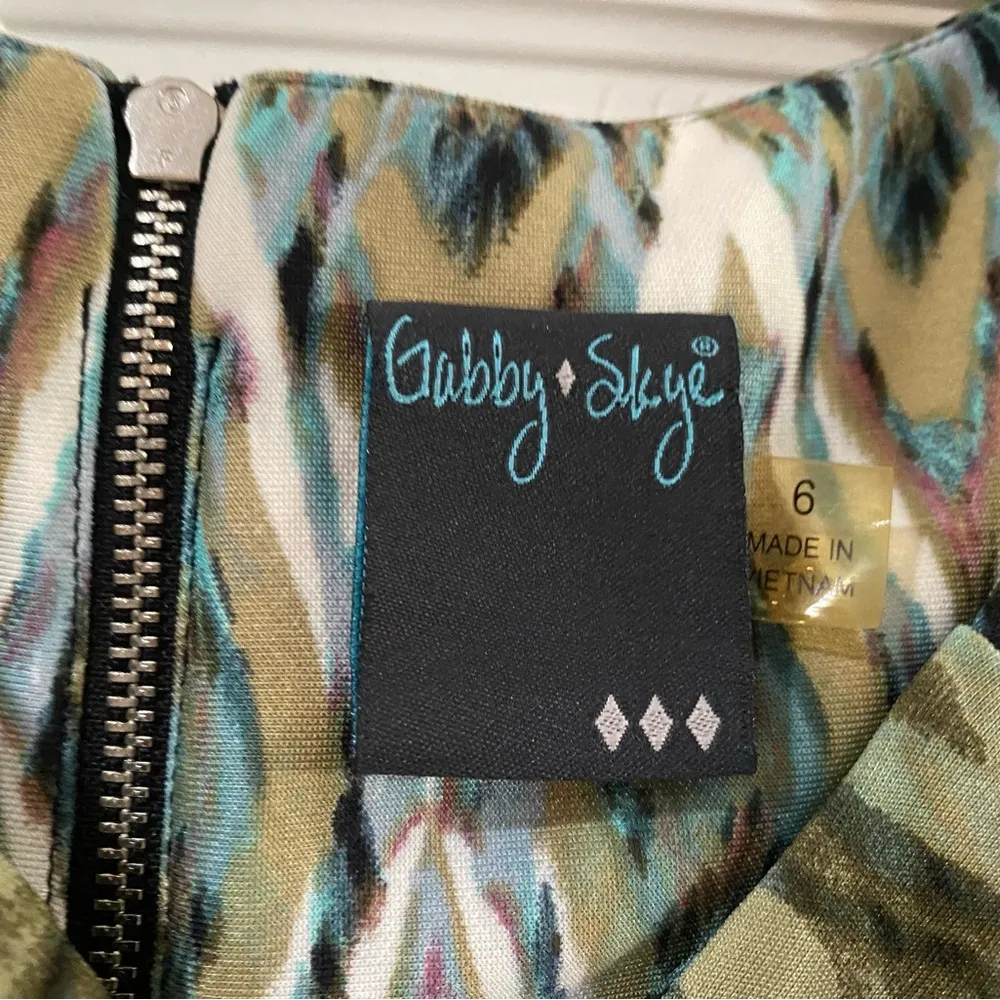 Gabby Skye V-Neck Fit & Flare Teal Diamond Scuba Dress Sleeveless 6 - Image 5