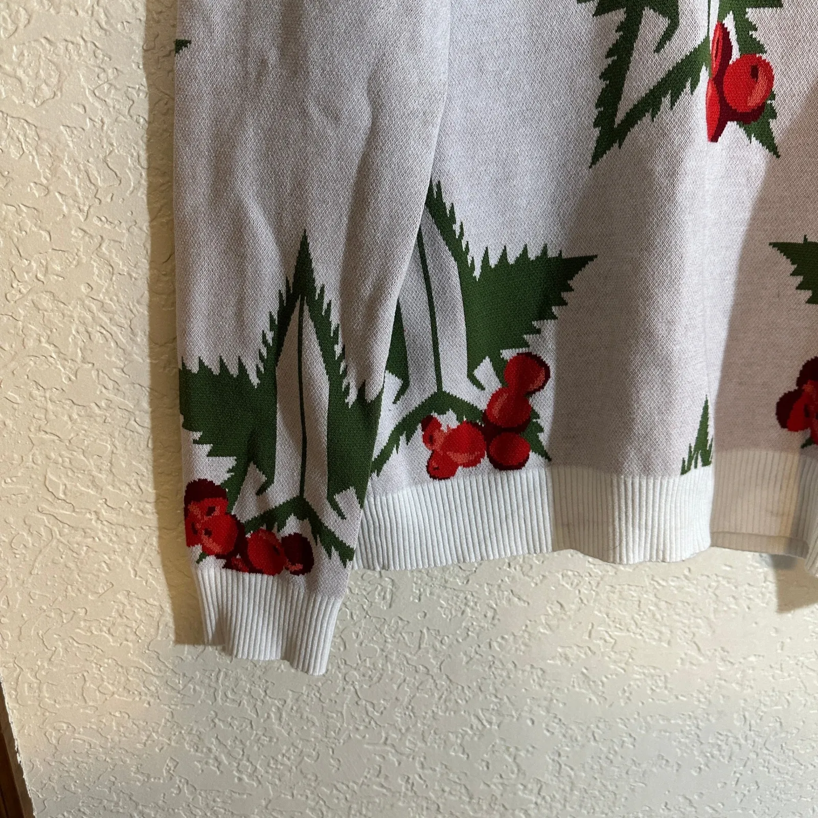 JEFFREY STAR GREEN LEAF RED BERRY WINTER EDITION‎ SWEATER SIZE XL - Image 4
