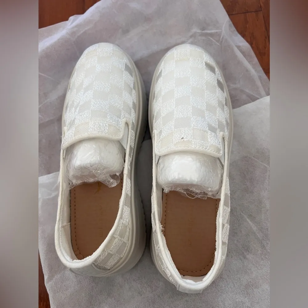 Red dragonfly organza shoes, White Checkered Slip - Image 5