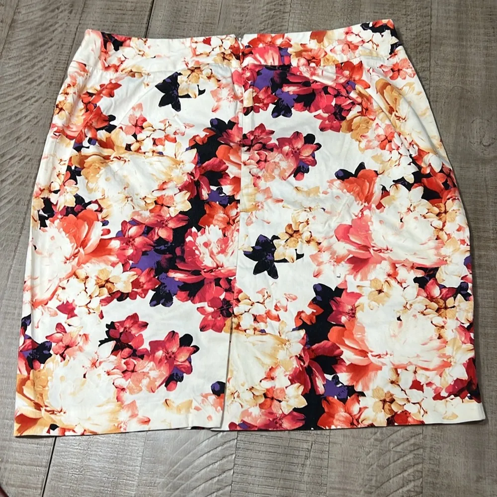 Lane Bryant Size 20W pink and cream Floral A-Line Skirt Unlined - Image 4