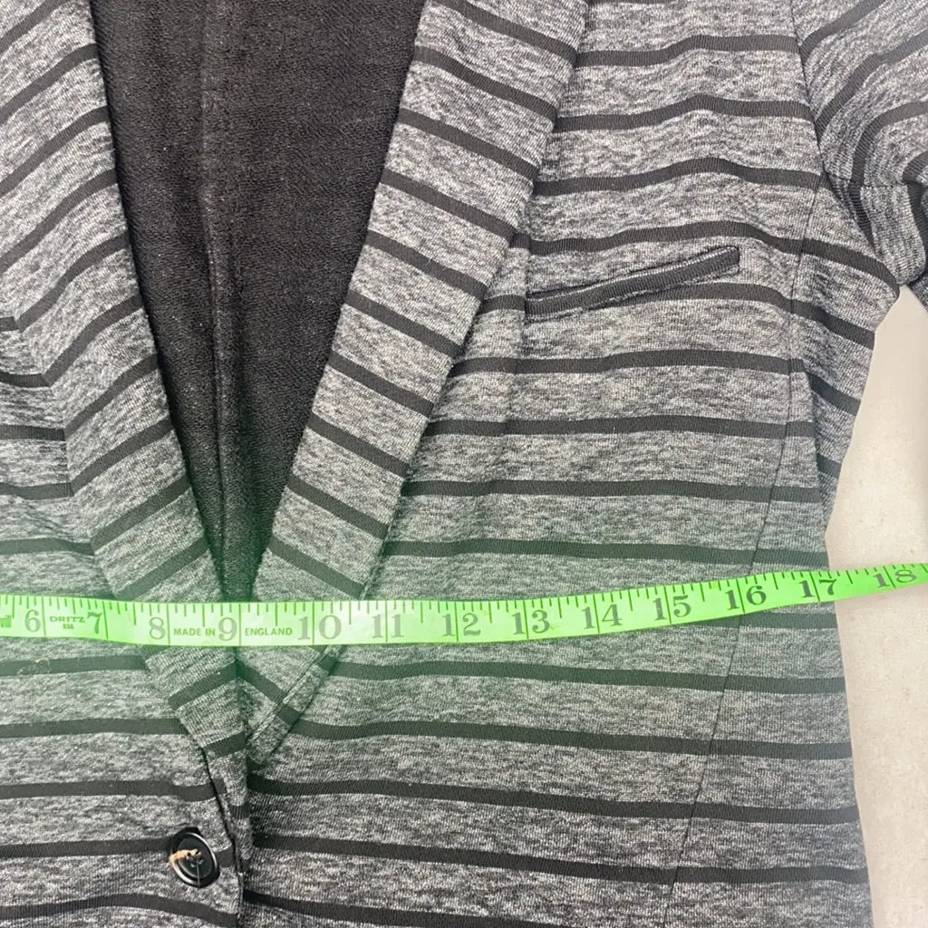 Lulu's Black and Gray Knit Striped Jacket Size Medium - Image 4