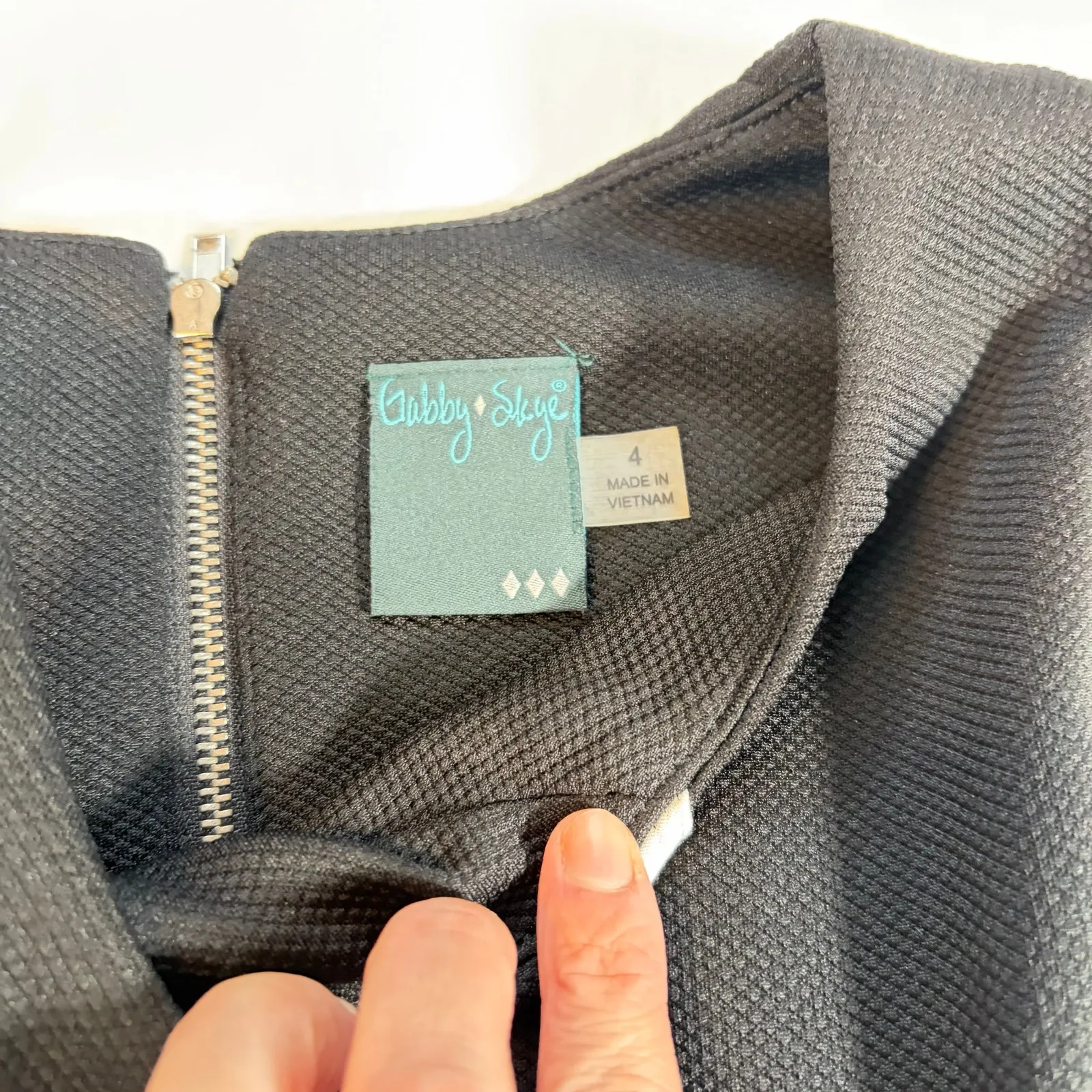 Gabby Skye womens black fit flare dress white stripe detail.  Size 4. keyhole - Image 4