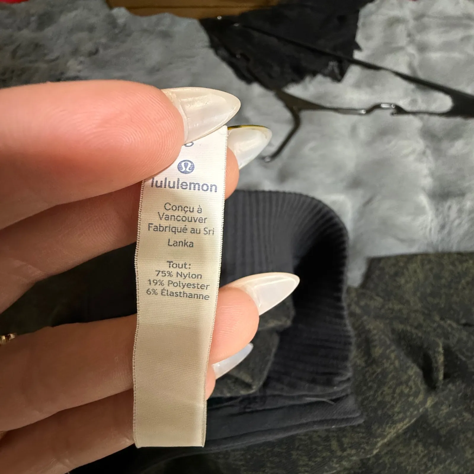 Lululemon Rest Less Black Green Half Zip Pullover Top Sz 8 Active Running Layers - Image 6