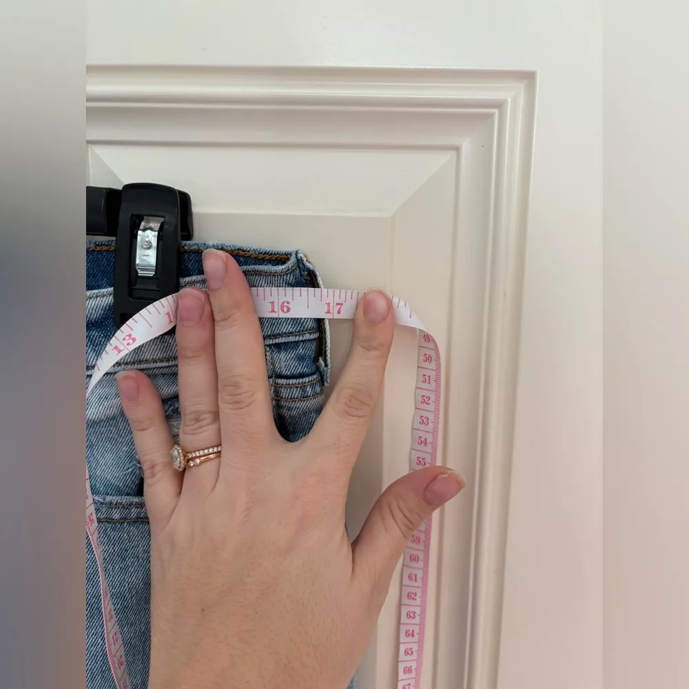 Abercrombie & Fitch Curve Love High Rise 4" Mom Short Size 31 - Image 5