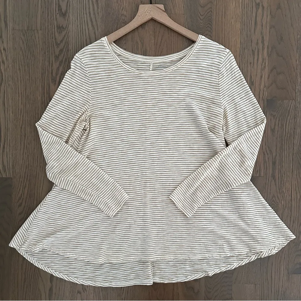 Old Navy Long Sleeve Extreme Crewneck Swing Tee in Cream Olive Stripe Size Small - Image 2
