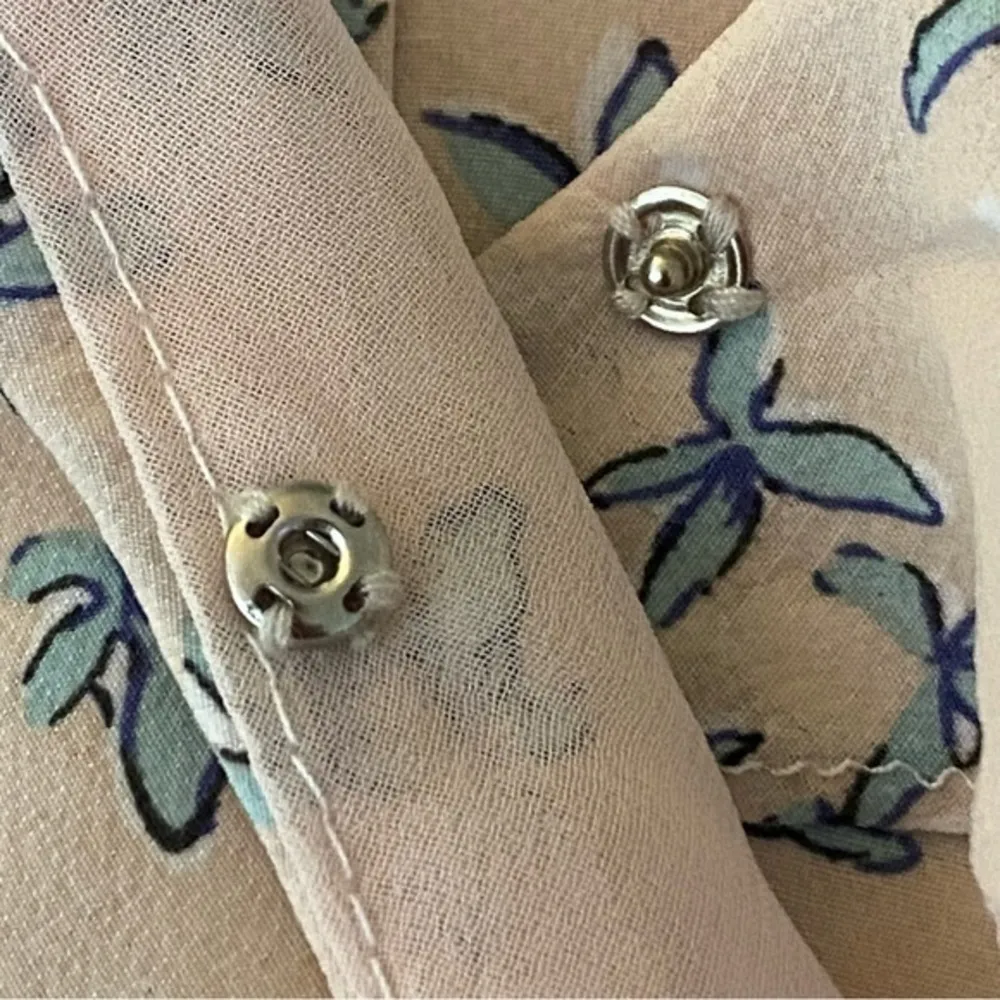 LULU’S “Le Quarlier Nude Floral Print Ruffled Midi Dress” in size Medium. EUC - Image 8