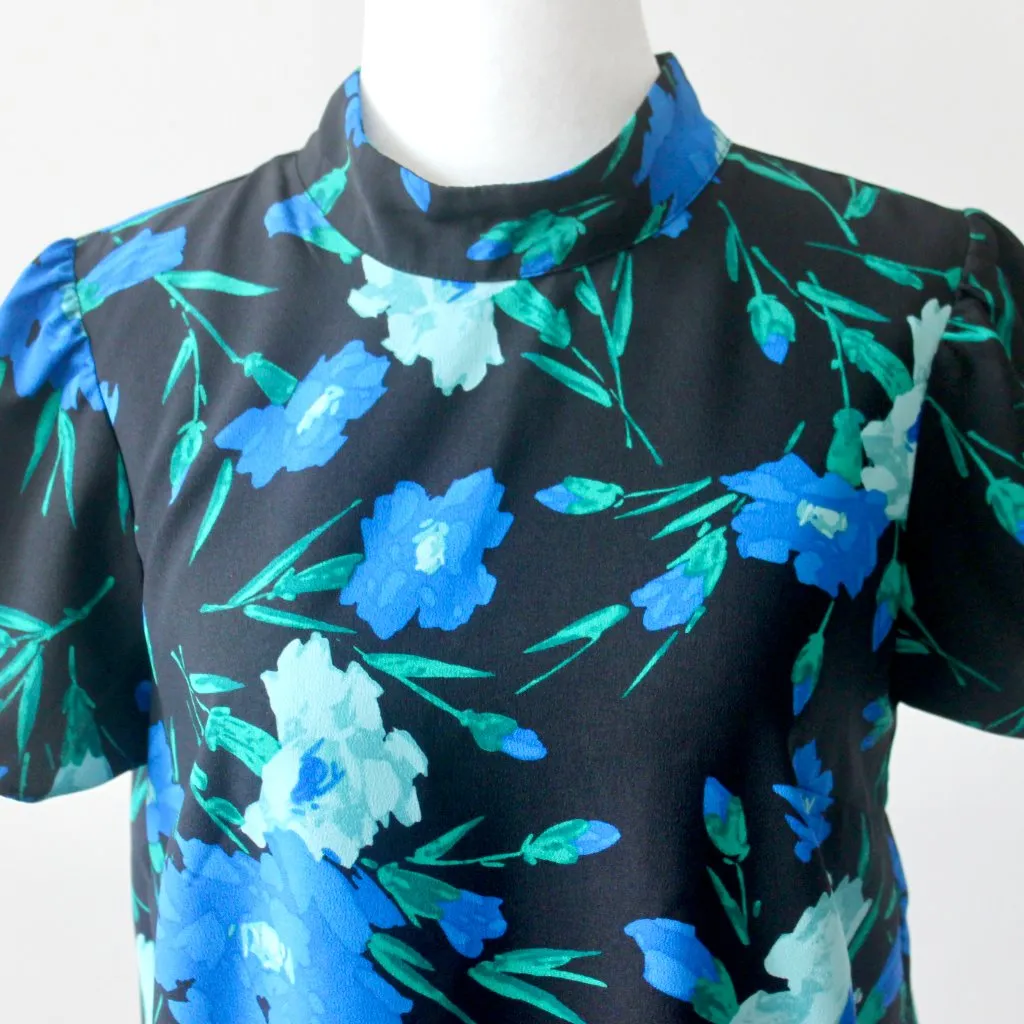J. Crew Blue Black Floral Short-Sleeve Mock-Neck Whimsigoth Blouse Extra Small - Image 4