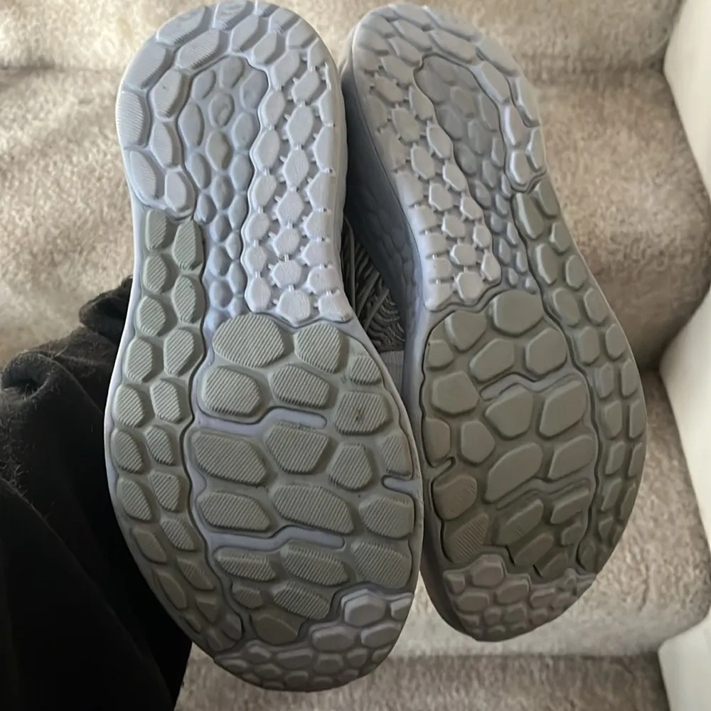 New Balance white sneakers size 8. - Image 2