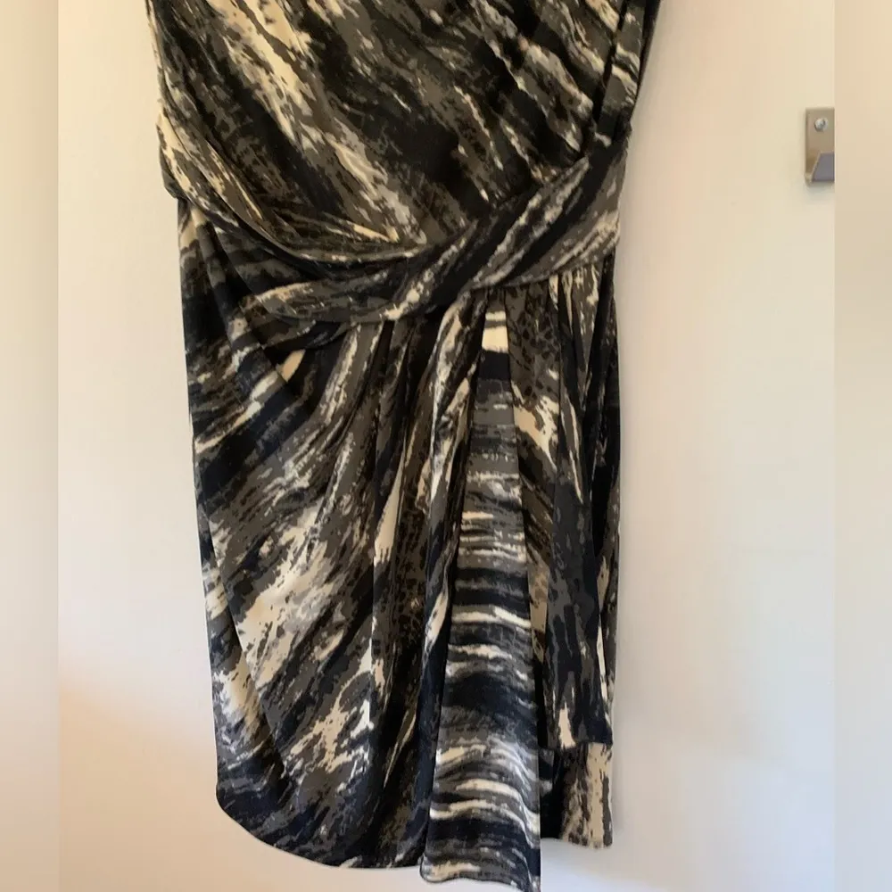 Black and White Abstract Print Sleeveless Gathered Waist Dress 6P - Image 5