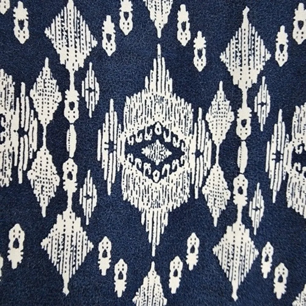 Lucy & Lauren Crop Top Blue White Ethnic Print Rayon Back Buttoned Blouse Size M - Image 10