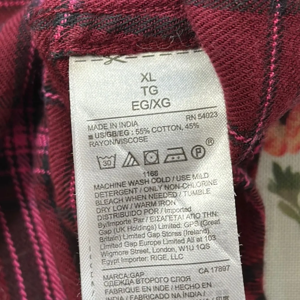 GAP Red Casual Button Down red and pink flannel Shirt Relaxed Fit size XL - Image 6