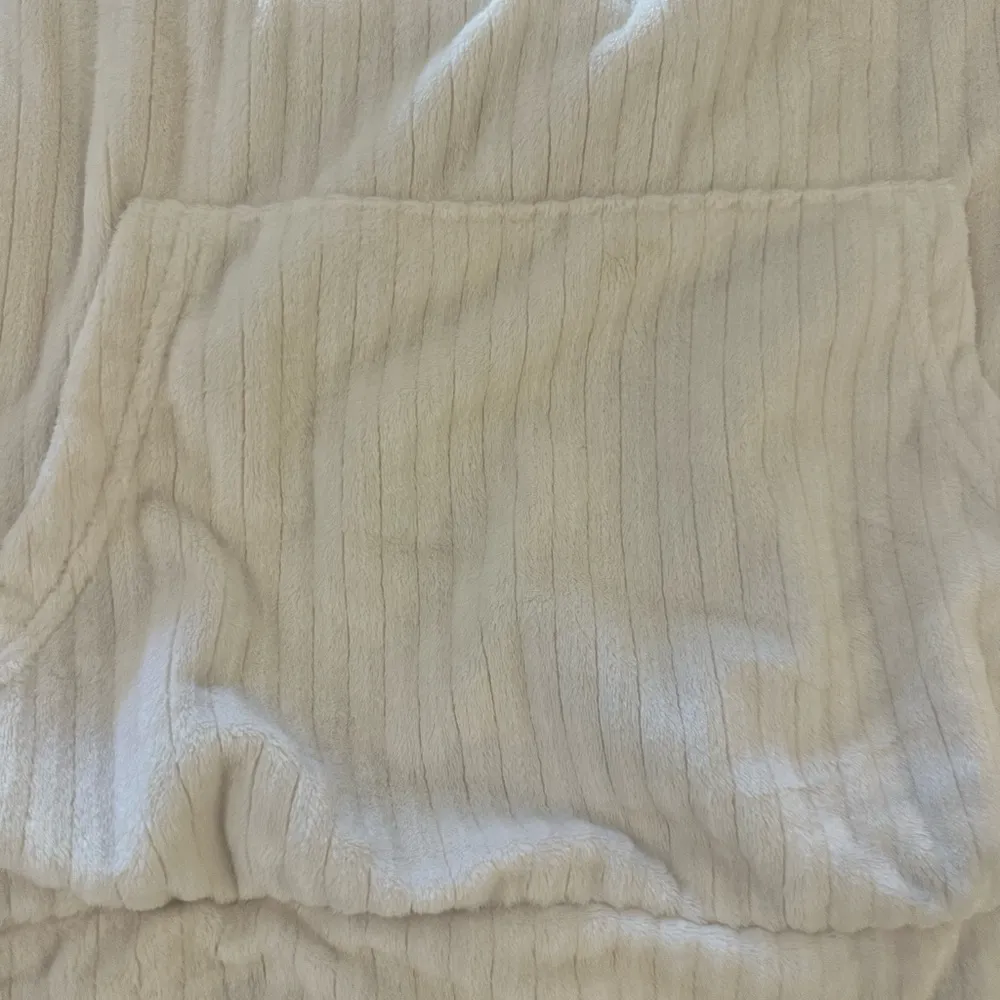 La Vie En Rose White Plush Pajama Set Cozy Sleepwear - Image 2