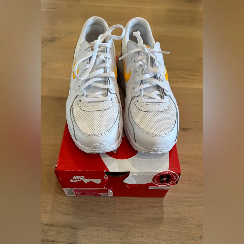 Nike Air Max Excee White University Gold size 9.5 NIB - Image 6