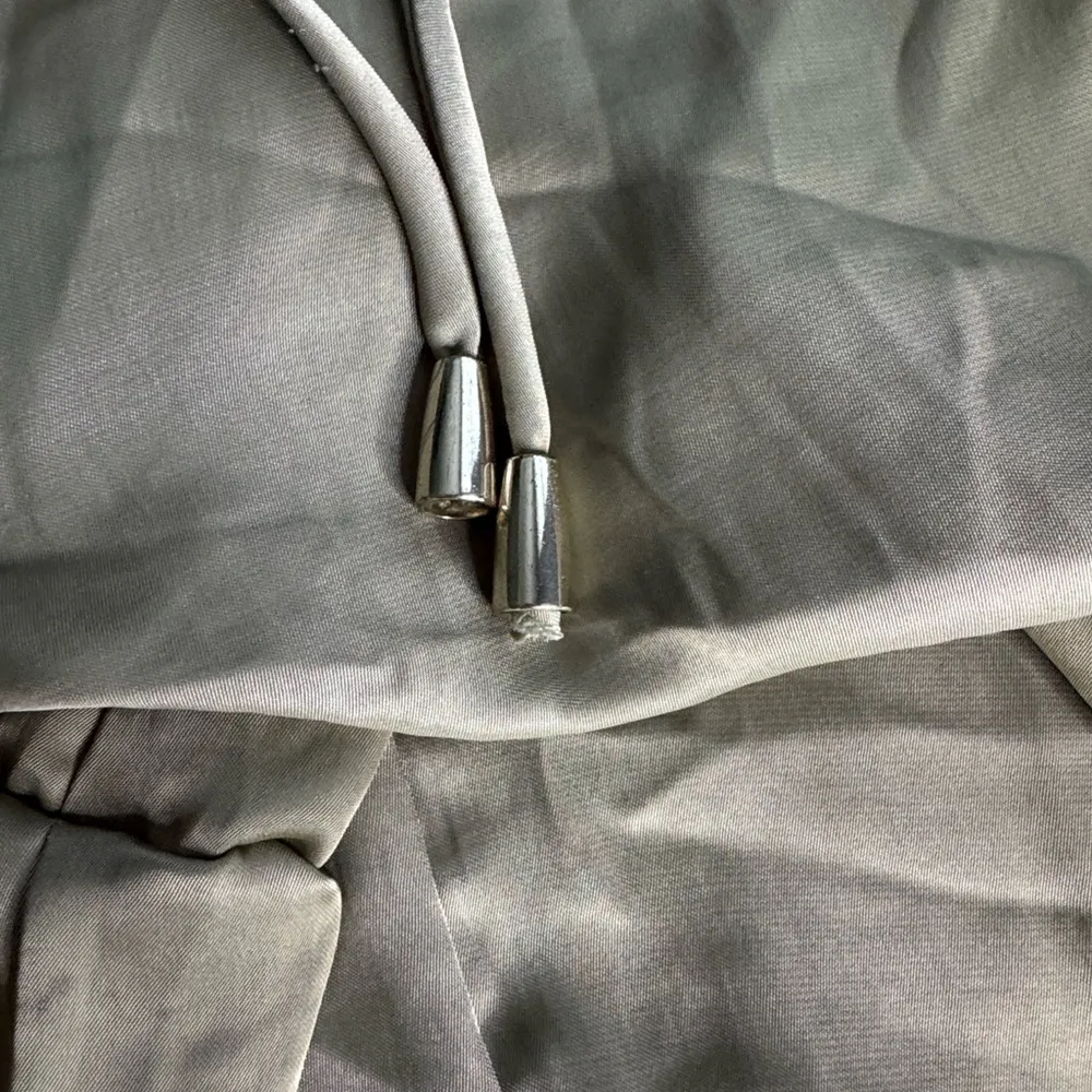 House of Harlow 1960 Women's Wide Leg Olive Green Satin Wide Leg Pants Size M - Image 4