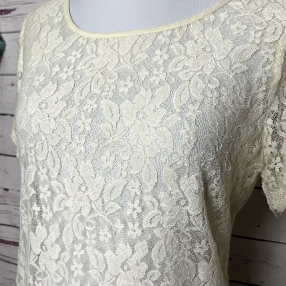 Express Sheer Floral Lace Top Cream Size Medium - Image 4