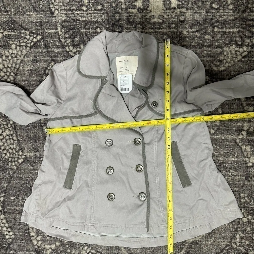 Free People Women’s Size 4 Light Gray Double Breasted Cotton Mini Trench Jacket - Image 7
