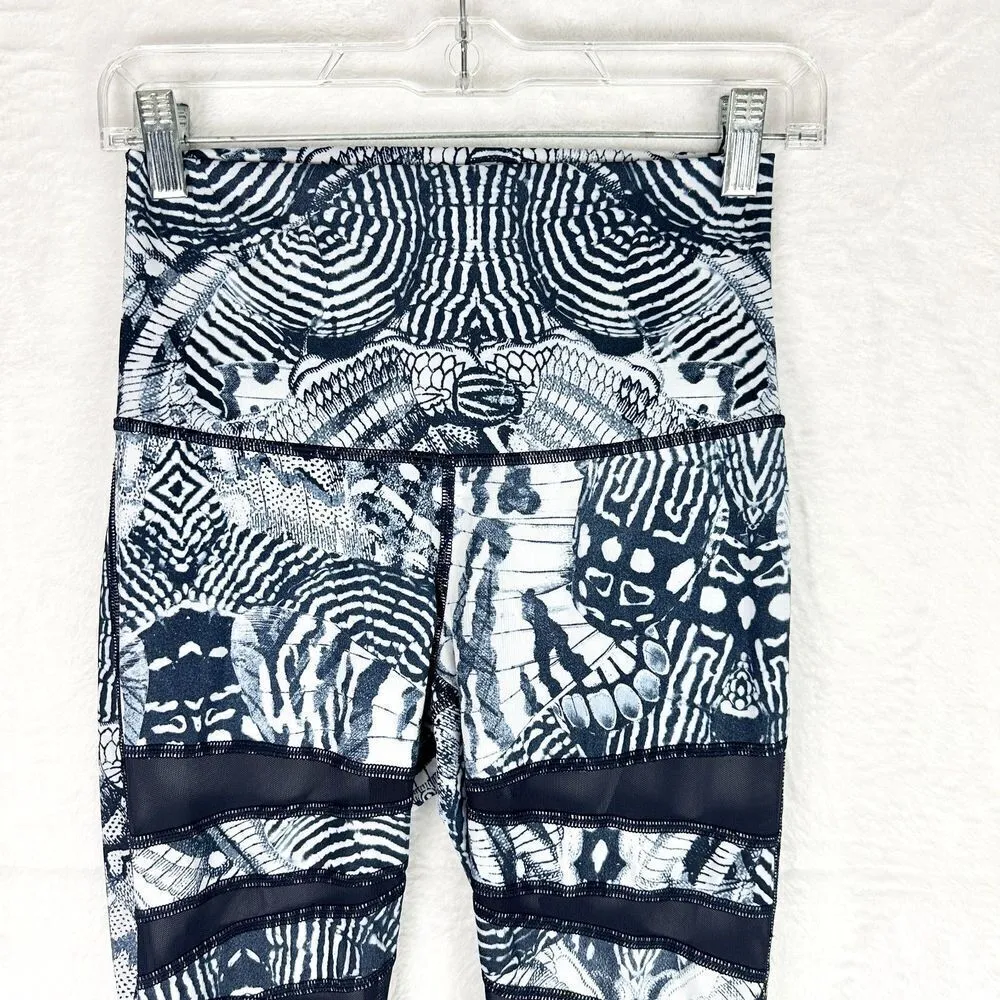 Lululemon Wanderlust Highest Times Leggings Butterfly Navy Print Size 6 - Image 3
