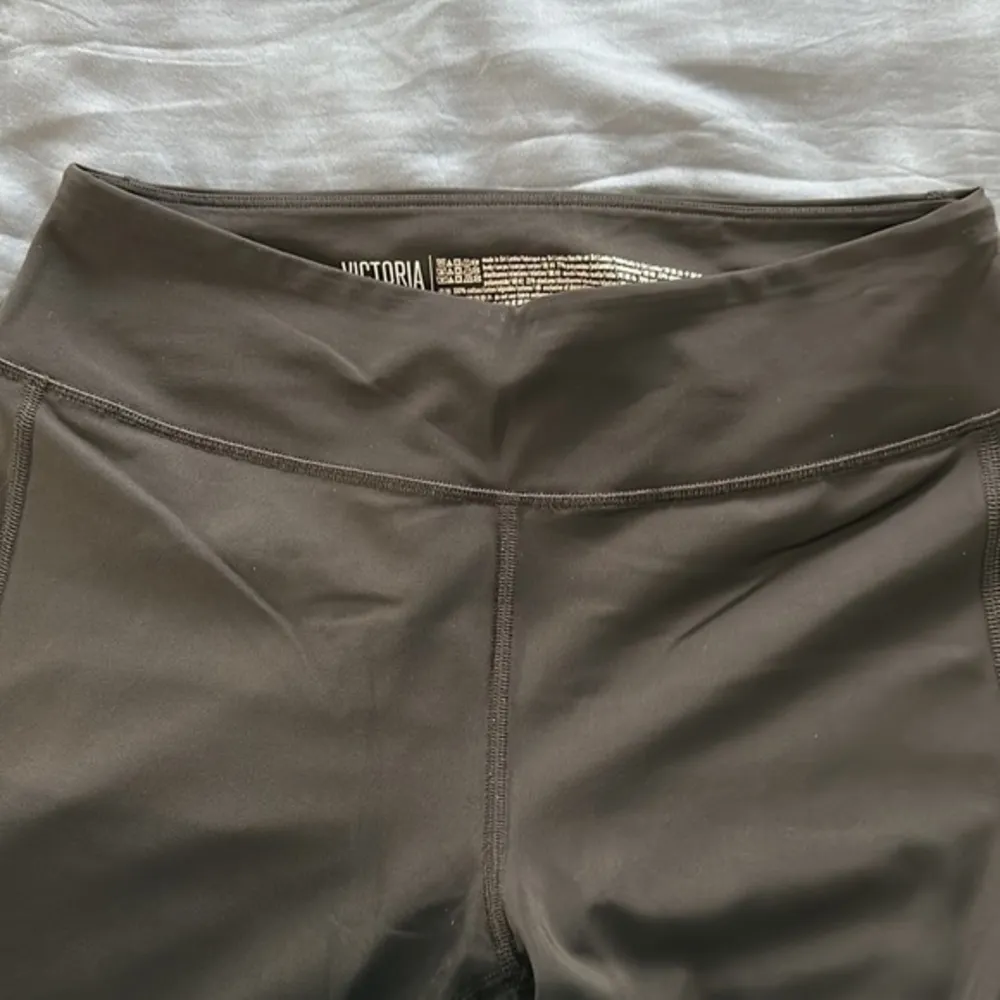 Women's Victoria's Secret Sport Black Leggings Gym Athleisure Size Med EUC #1408 - Image 3