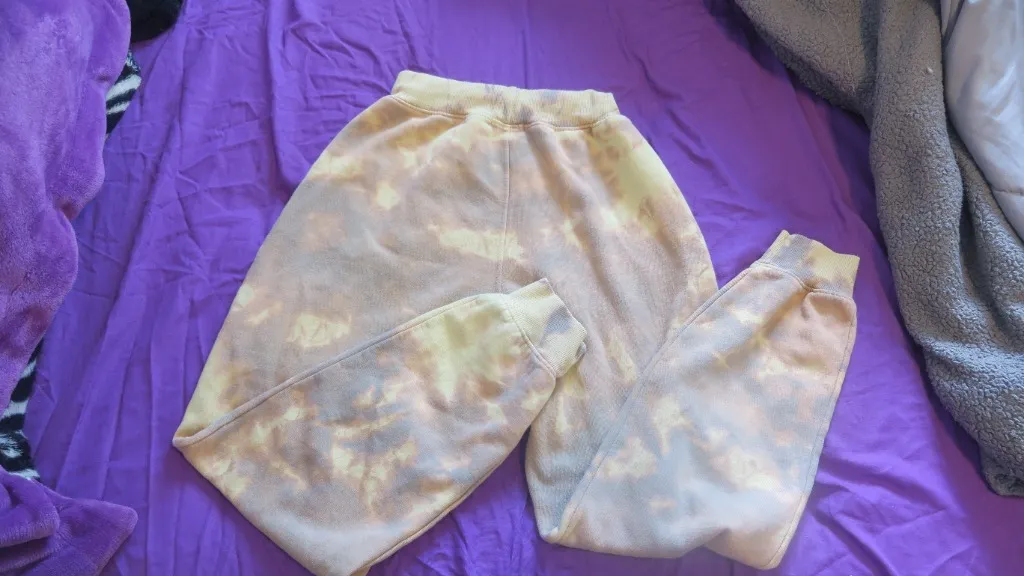 PrettyLittleThing tie dye sweatpants loungewear in yellow and brown size 2. - Image 5