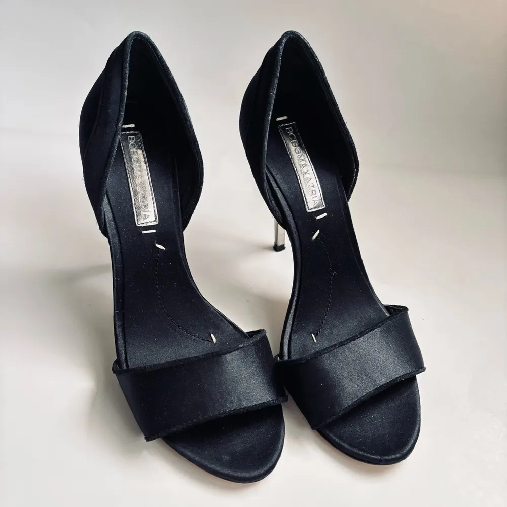 BCBGMaxAria Nolan Black Satin Women’s Metallic Heels Shoe Size 5.5 - Image 2
