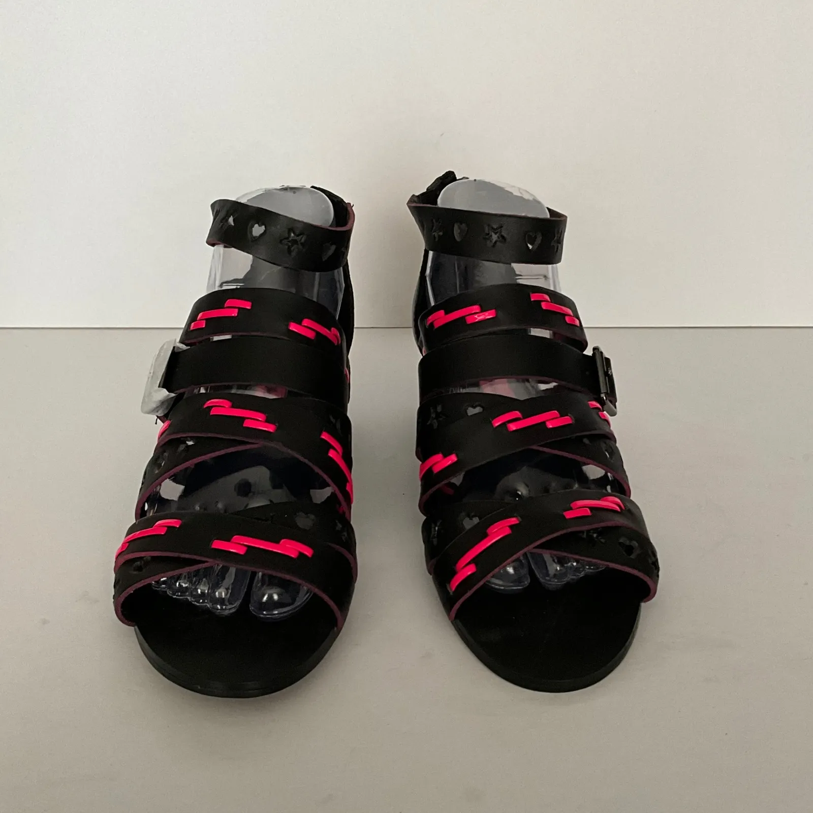 Betsy Johnson Sandals Bollt Gladiator Strappy Cutout Black Pink Accents Size‎ 8 - Image 3