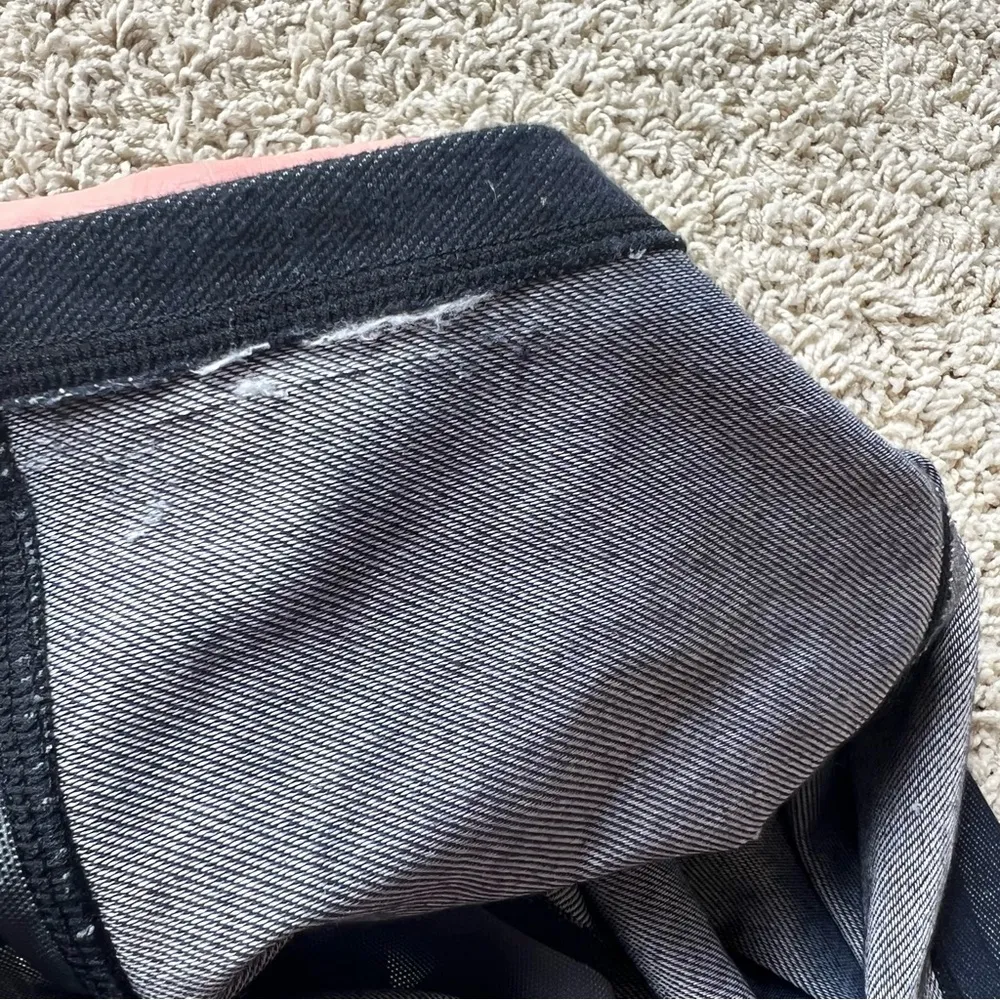 LuluLemon Tank Top Denim Look with White Trim Size 4 Racerback Built In … - Image 5