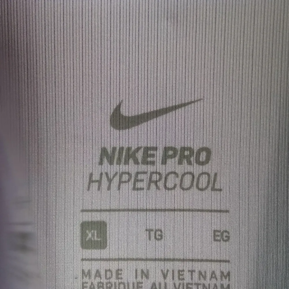 Nike Pro Hyper Cool XL Lilac Athletic Top - Image 4