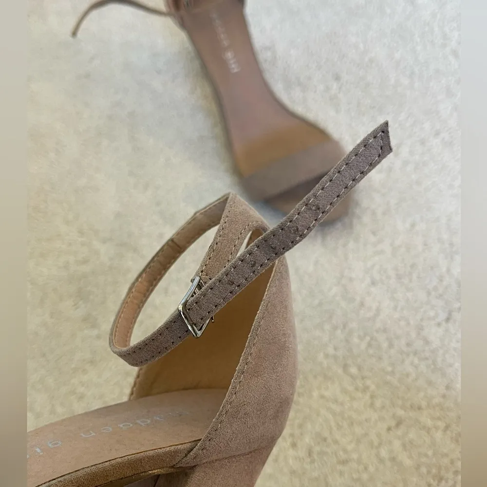 Madden Girl Bella nude heels open toe block heel faux tan suede size 7.5 - Image 8