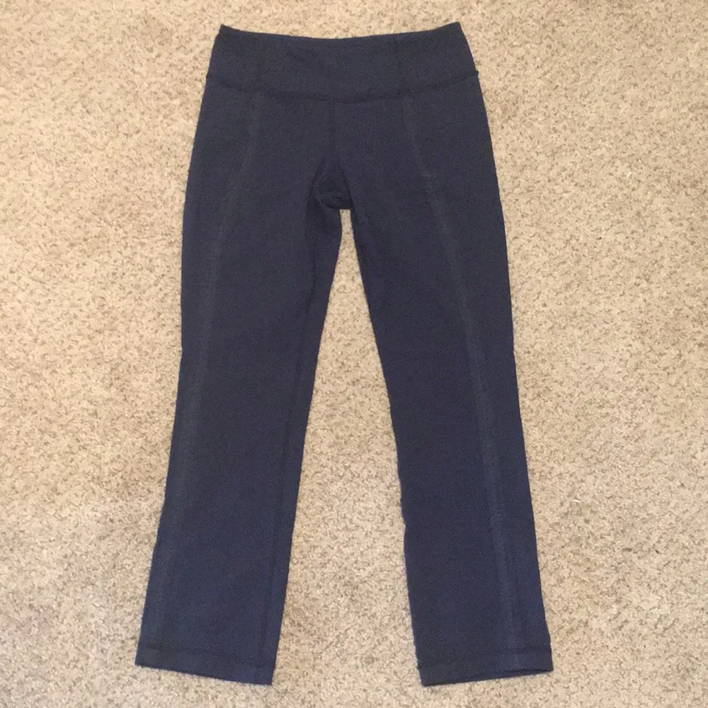 💙Lululemon Coast to Class 3/4 Pant in Inkwell - Image 4