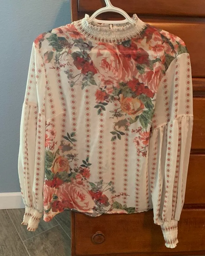 Gorgeous sheer flower patterned top - Image 3