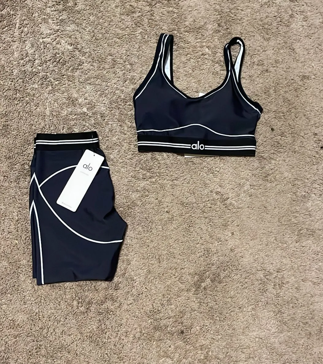 ALO Yoga Black Activewear Set ✨ - $80 New With Tags - From Gillbert