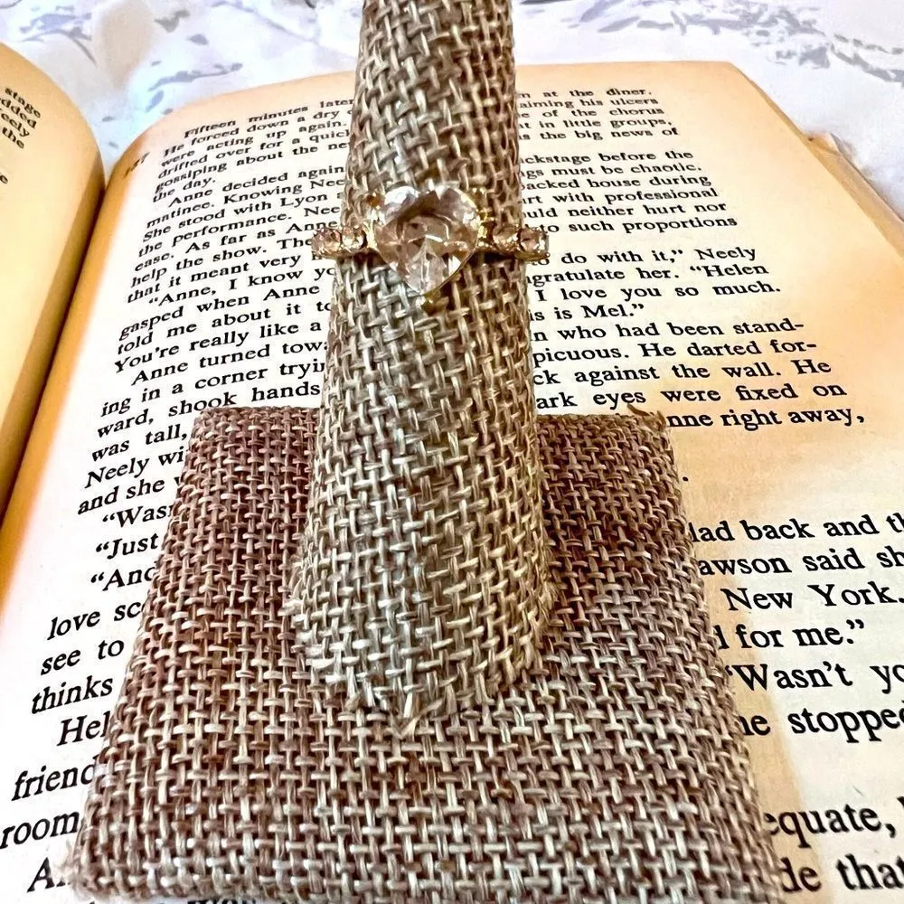 Heart Shaped Rhinestone Gold Tone Ring Sz 7.5 Gold - Image 3