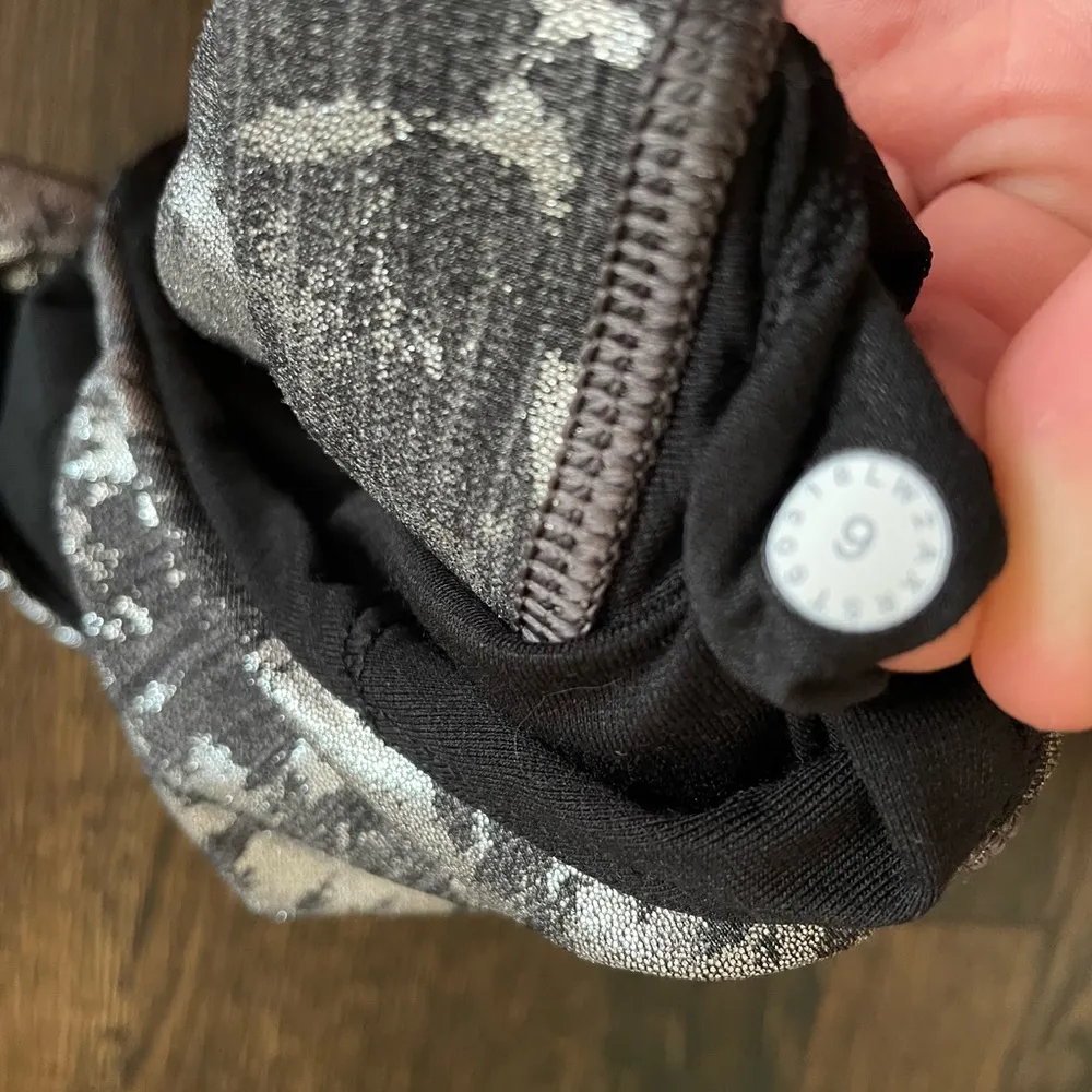 Lululemon Athletica Gray Sports Bra with Racerback - Image 4