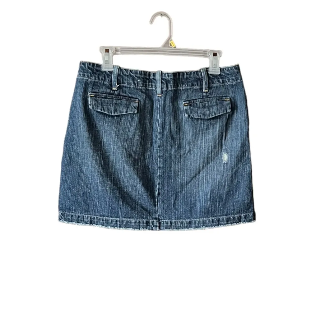 Vintage 2006 Gap Denim distressed mini skirt. Size 8 - Image 2