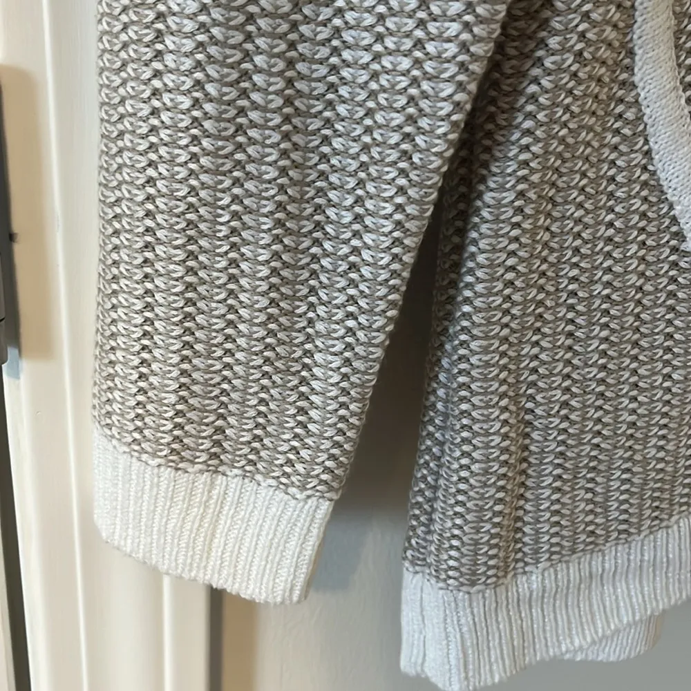 Calvin Klein  sweater in size Large - Image 4