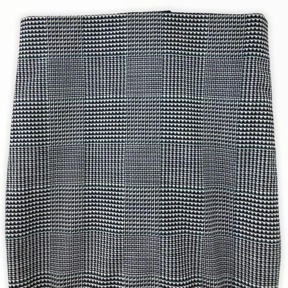 Escada Houndstooth Black White Green Pencil Skirt size 4/34 - Image 3