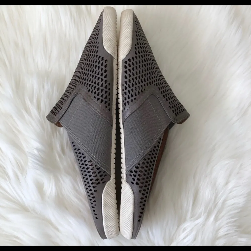 Frye Melanie Gore Perf Slip On Taupe - Image 4