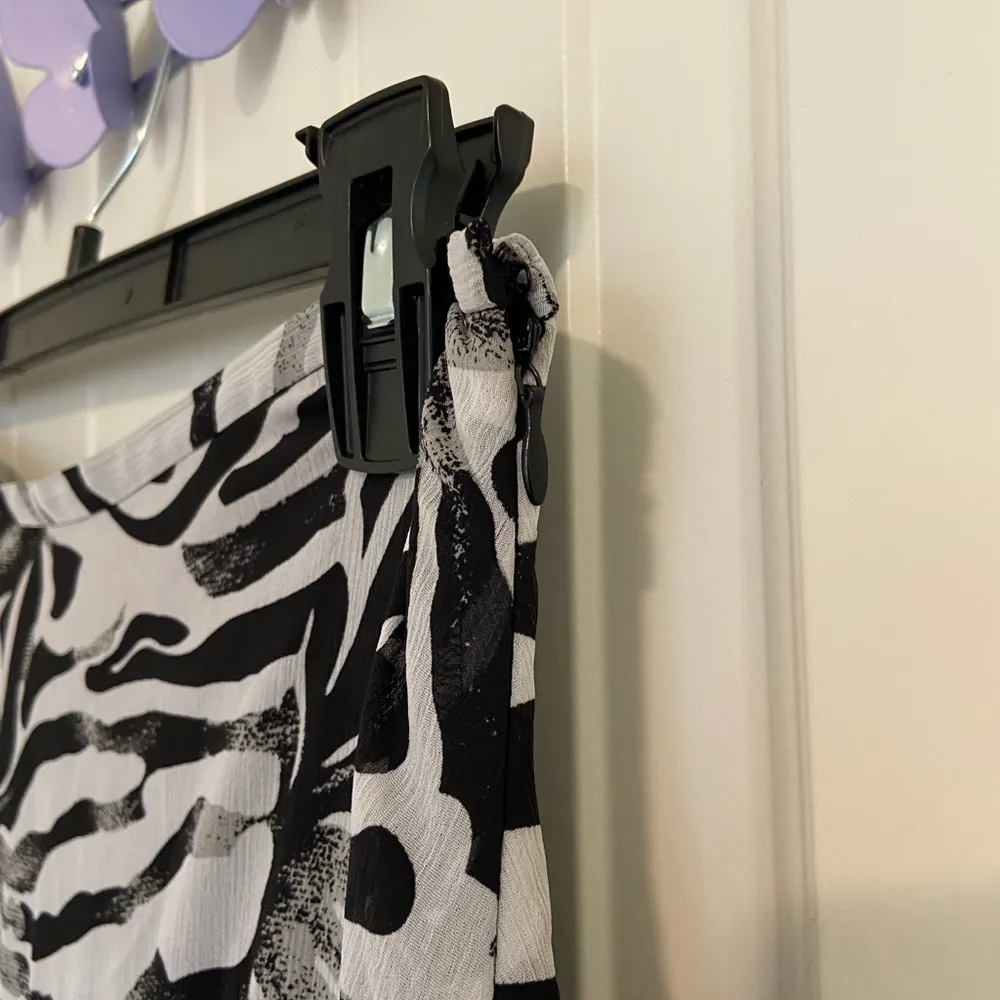 EUC Vintage CHAUS women’s black white zebra print lined ruffle maxi skirt size 8 - Image 3