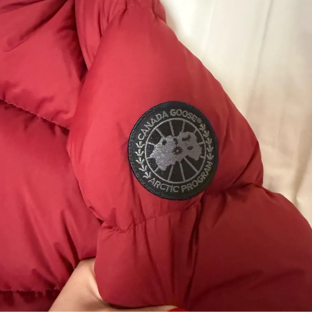 BRAND NEW CANADA GOOSE JUNCTION PARKA! - Image 2