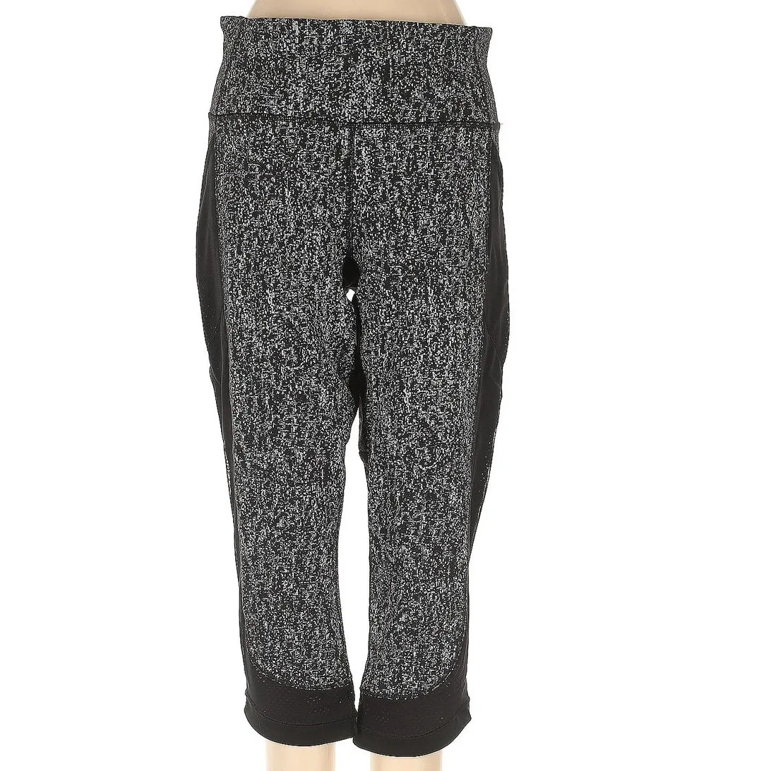 Excellent condition Lululemon Marble Black White Mesh Side Capri Leggings Size 4 - Image 2