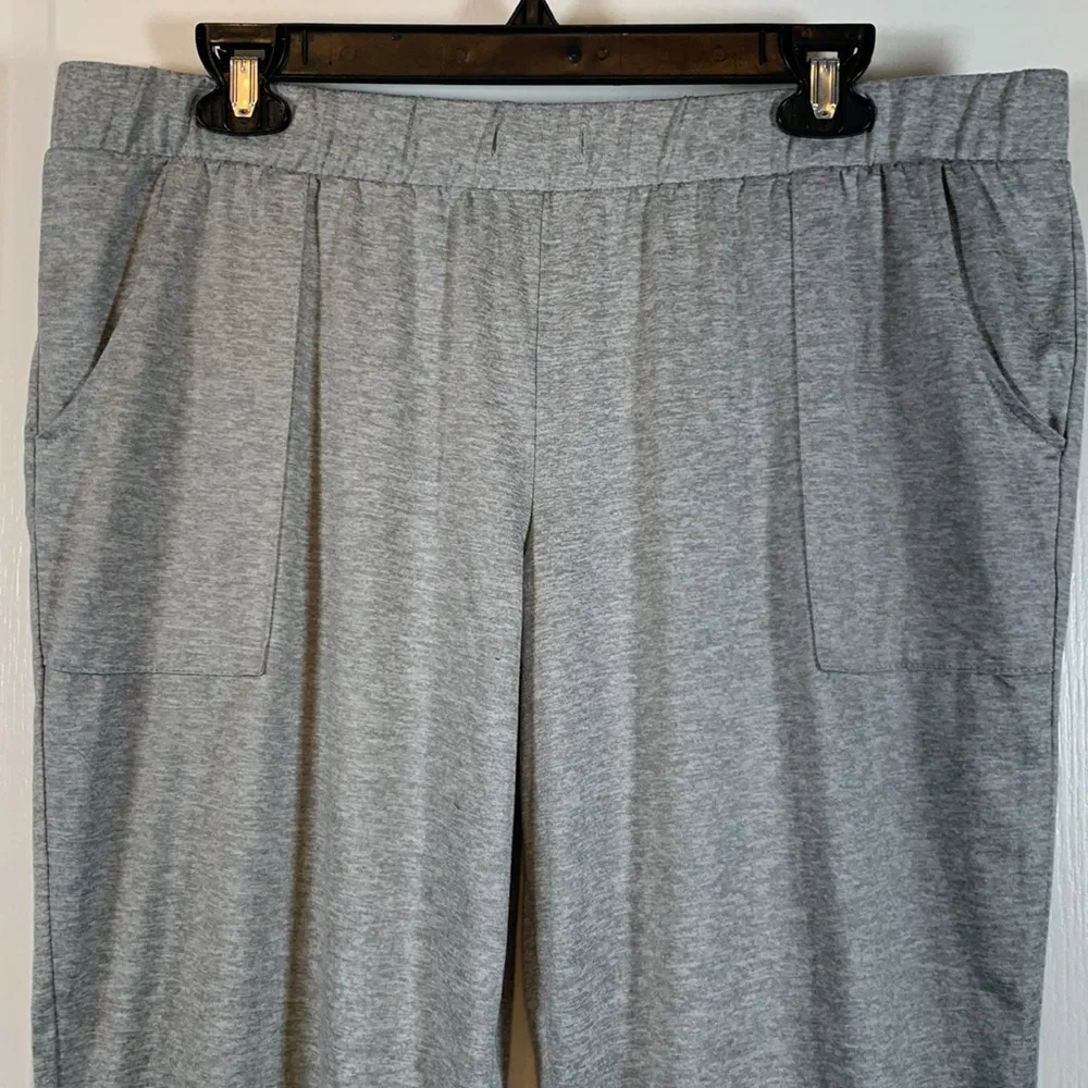 Lucky Brand Gray Lounge Cropped Pants Size Large EUC #2467 - Image 3