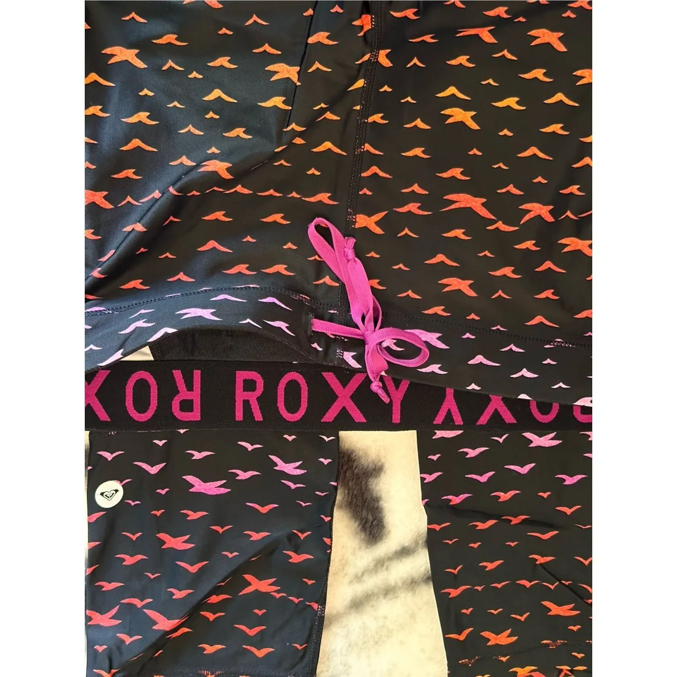 Roxy Women's Athletic Leggings Black Pink Bird Print Drawstring Pockets Size M - Image 3