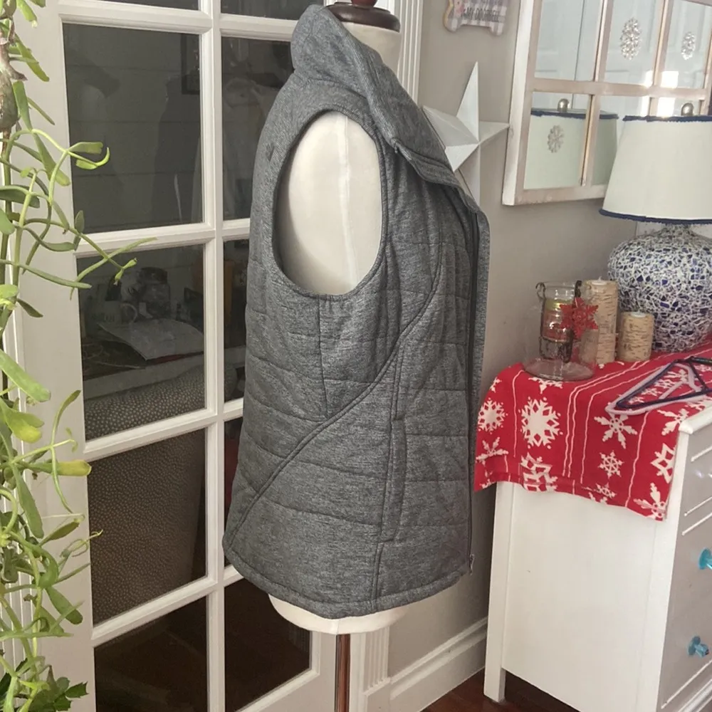 The North Face  zip up vest. Size M, great condition - Image 2