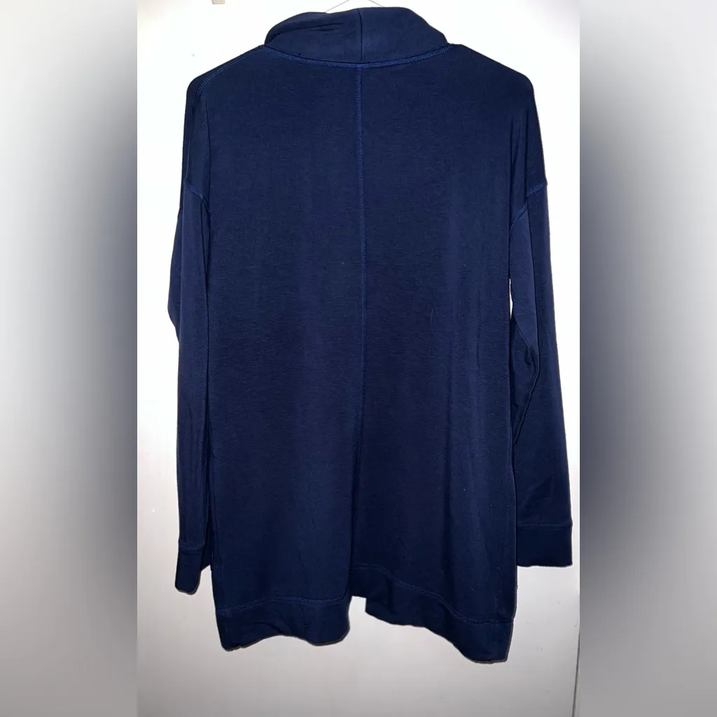 Vineyard Vines sweater - Image 3