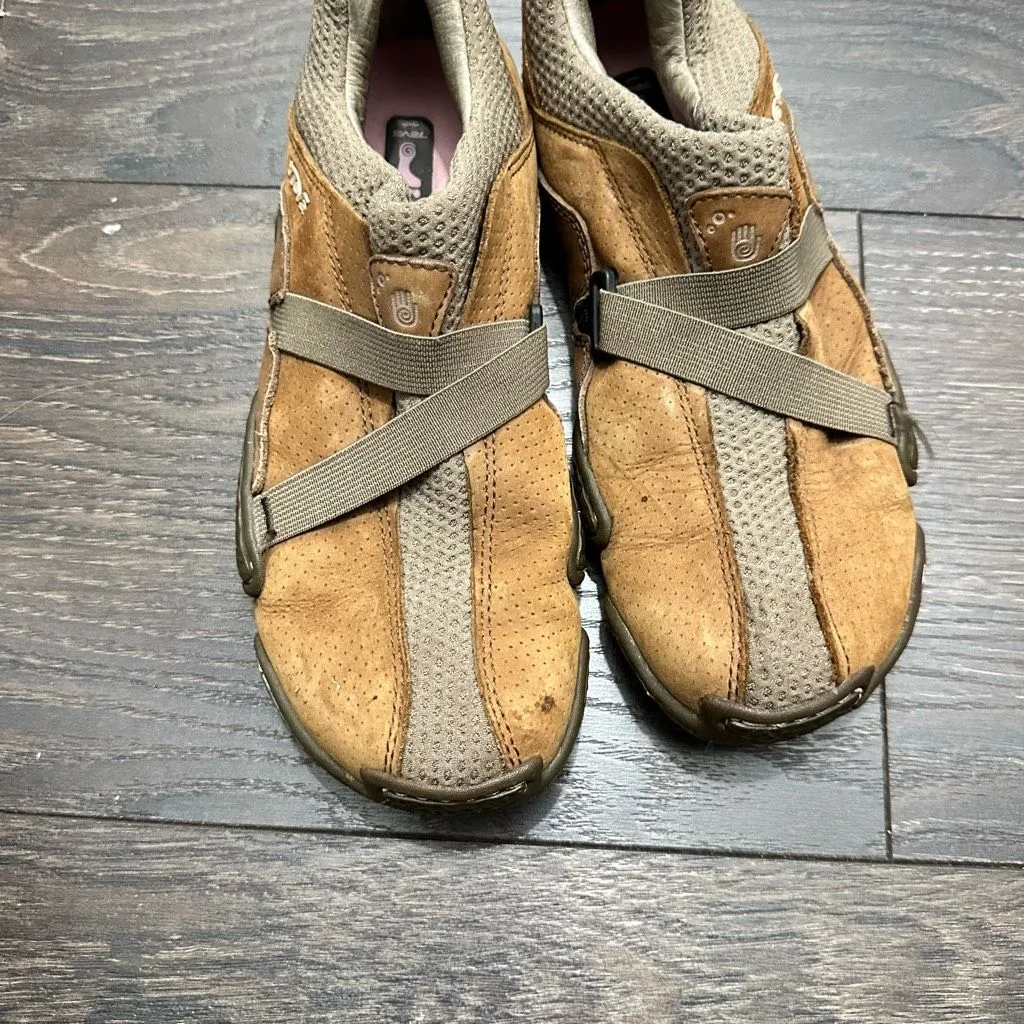 Teva Women’s 6 Shay Slip on Brown Shoes - Image 2