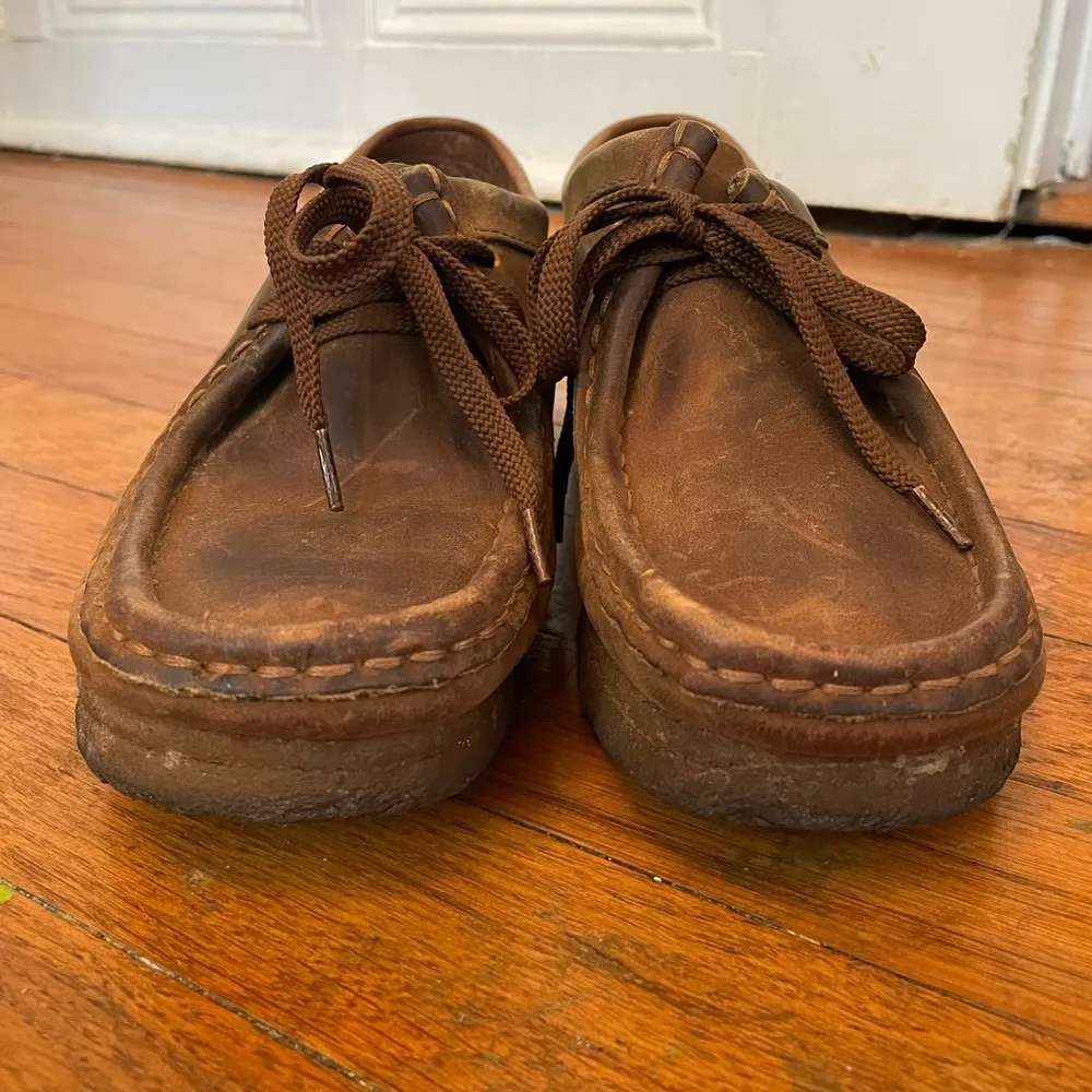 Clarks Wallabee Brown Leather Low Lace Up - Size 7.5 - Image 4