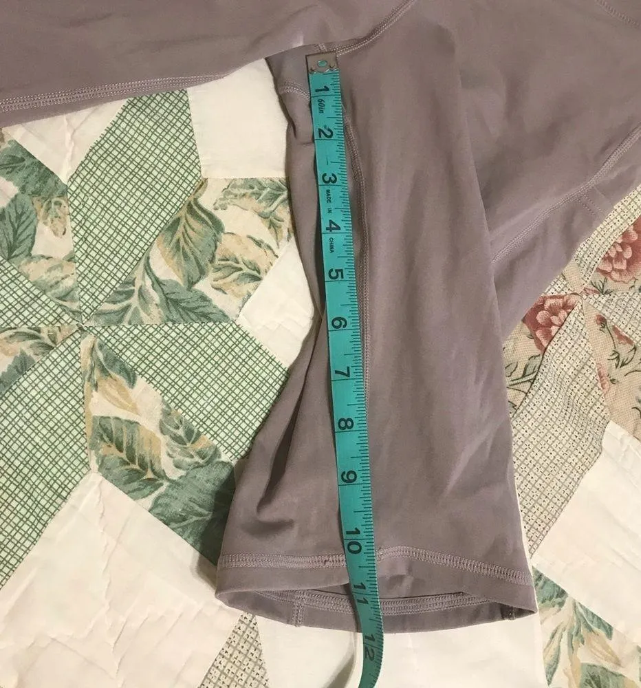 No label size small biker type shorts. Size small. EUC - Image 4