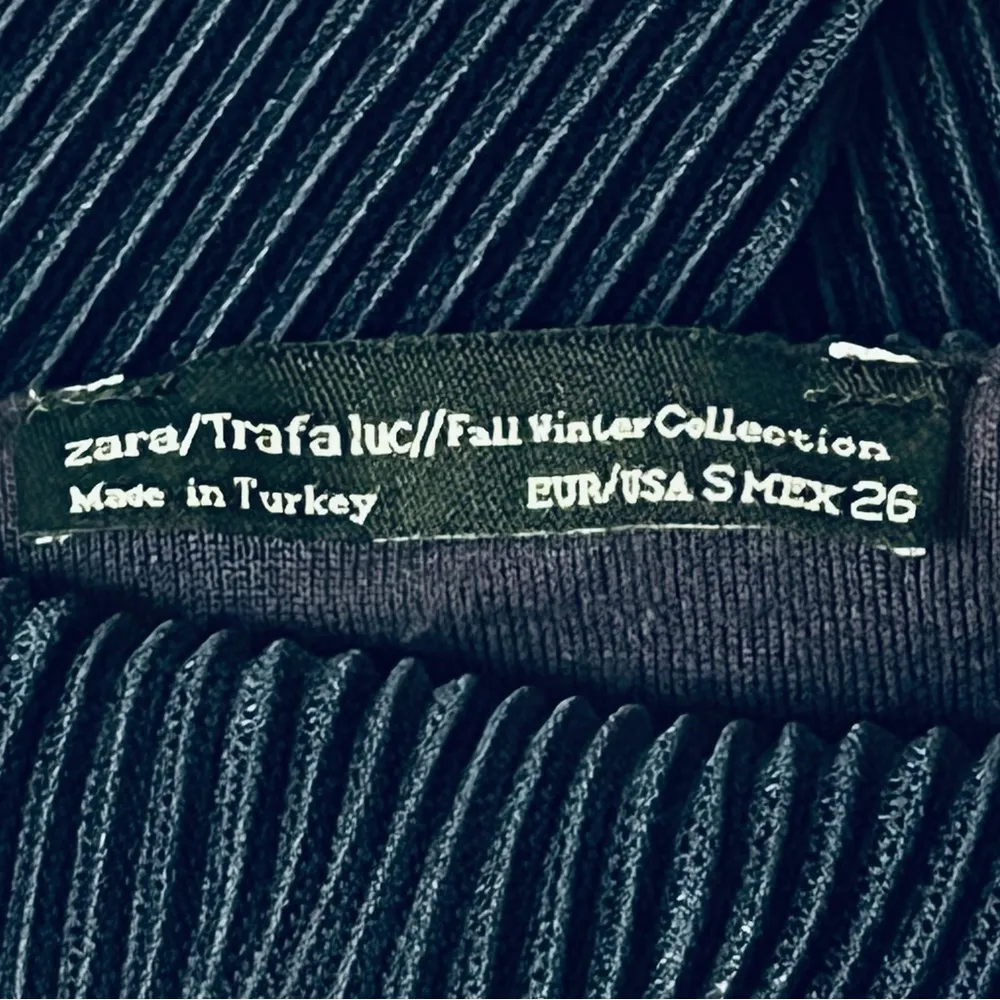 Zara Pleated Spaghetti Strap Crop Top Navy Blue Size Small - Image 5