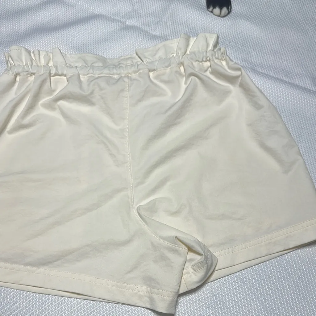 Women's Cream Shorts with Zipper Pockets Size XS - Image 3